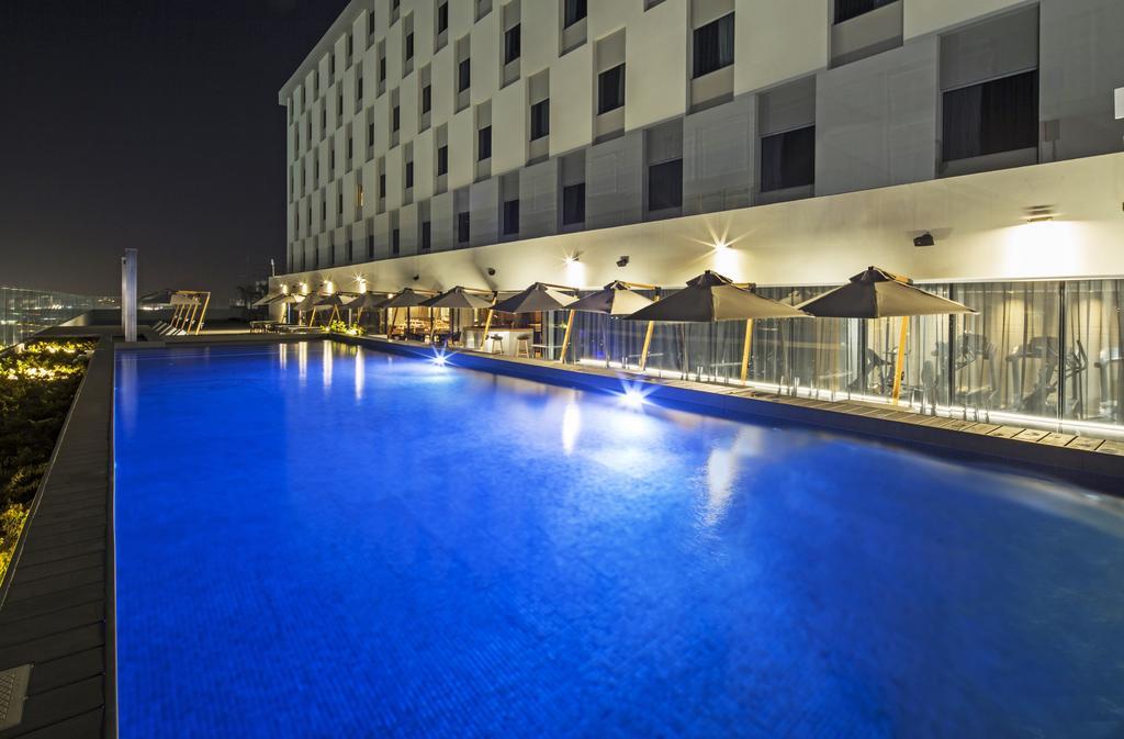 Movich Buro 51 Hotel Barranquilla  Exterior foto The pool at the hotel