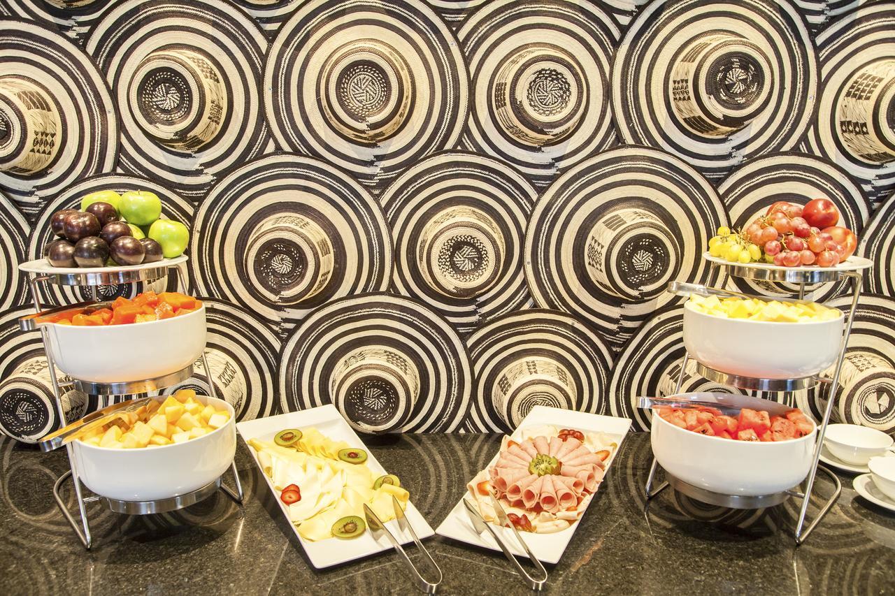 Movich Buro 51 Hotel Barranquilla  Exterior foto A selection of cold cuts at a buffet